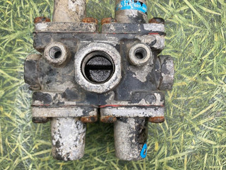Клапан защитный 4-х контурный Volkswagen L80 1995, 9347023220