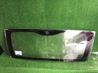 стекло заднее Skoda Yeti 1 поколение 2010