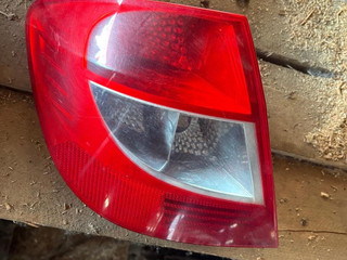 фонарь задний левый Renault Symbol 2 поколение 2010, седан, передний привод, 8200700046