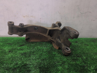 кронштейн генератора Volkswagen Passat B3 1991, 1.9 л., дизель, МКПП, белый, универсал, передний привод, 068903145L, 17990MWH