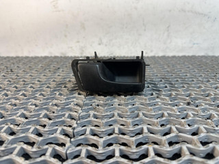 ручка внутренняя передняя левая Volkswagen Passat B3 1991, 1.9 л., дизель, МКПП, белый, универсал, передний привод, 357837235