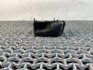 ручка внутренняя задняя правая Volkswagen Passat B3 1991, 1.9 л., дизель, МКПП, белый, универсал, передний привод, 357837236