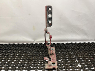 петля капота правая Opel Sintra 1 поколение 1999, 2.2 л., X 22 XE, бензин, МКПП, красный, минивэн, передний привод