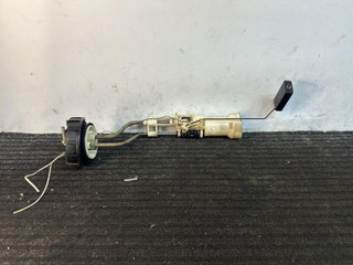 колба в бак Volkswagen Passat B3 1991, 1.9 л., дизель, МКПП, белый, универсал, передний привод, 333919061