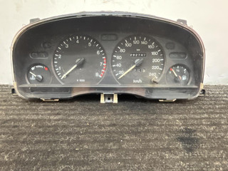 щиток приборов (приборная панель) Ford Mondeo 2 поколение 1996, 2.0 л., бензин, МКПП, красный, универсал, передний привод