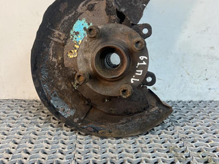 ступица передняя левая Audi 80 8C/B4 1993, 2.0 л., ABT, бензин, МКПП, зеленый, седан, передний привод