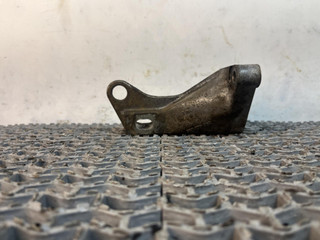 кронштейн КПП Volkswagen Passat B3 1991, 1.9 л., дизель, МКПП, белый, универсал, передний привод, 357199353