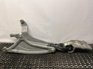 кронштейн двигателя Opel Sintra 1 поколение 1999, 2.2 л., X 22 XE, бензин, МКПП, красный, минивэн, передний привод, 10257136