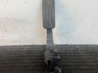 педаль Renault Fluence 1 поколение 2011, 1.6 л., бензин, АКПП, серебристый, седан, передний привод, 180100024R