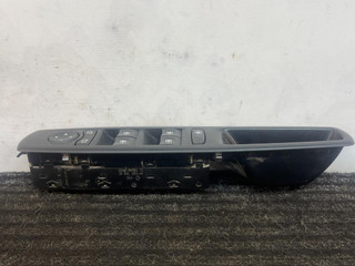 блок управления стеклоподъемниками Renault Fluence 1 поколение 2011, 1.6 л., бензин, АКПП, серебристый, седан, передний привод