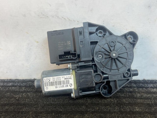 моторчик стеклоподъемника передний правый Renault Fluence 1 поколение 2011, 1.6 л., бензин, АКПП, серебристый, седан, передний привод, 807301111R, 918197-200