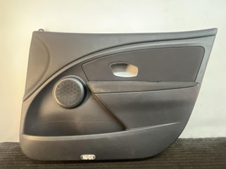 обшивка двери передняя правая Renault Fluence 1 поколение 2011, 1.6 л., бензин, АКПП, серебристый, седан, передний привод, 156004131