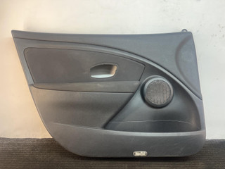 обшивка двери передняя левая Renault Fluence 1 поколение 2011, 1.6 л., бензин, АКПП, серебристый, седан, передний привод, 156004132
