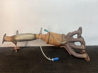 коллектор выпускной Ford Focus 2 поколение 2006, 1.6 л., HWDA, бензин, МКПП, красный, хетчбэк 5 дв., передний привод