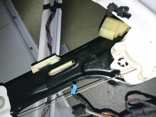 стеклоподъемник задний правый BMW X5 E70 2008, 4.8 л., N62 B48 B, бензин, АКПП, белый, внедорожник 5 дв., 51357166382, 67627267692