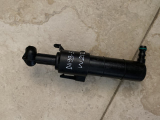 форсунка омывателя фары левая Mercedes-Benz E-Класс W212/S212/C207/A207 2012, 2.1 л., OM 651.924, дизель, АКПП, седан, A2128600147, 2128600147