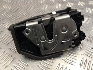замок двери задней левой