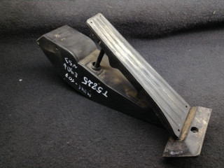 педаль BMW 3 серия E90/E91/E92/E93 2007, 3.0 л., N53 B30 A, бензин, МКПП, мокрый асфальт, седан, 6772646