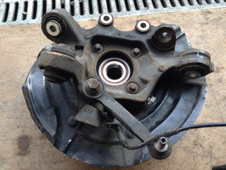 кулак задний правый BMW X3 F25 2013, 2.0 л., N47 D20 C, дизель, АКПП, белый, внедорожник 5 дв., 6797570