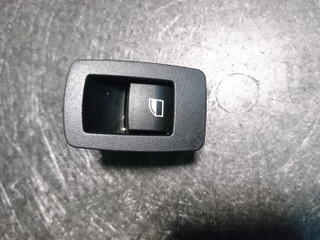 кнопка стеклоподъемника двери задней правой BMW 3 серия F30/F31/F34 2013, 2.0 л., N47 D20 C, дизель, АКПП, хетчбэк 5 дв., правый руль, 9208106