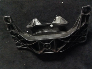 кронштейн КПП BMW 5 серия E60/E61 2005, 2.5 л., M57 D25 (256D2), дизель, АКПП, седан, 6761106