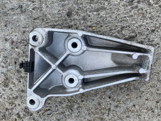 кронштейн двигателя BMW 3 серия F30/F31/F34 2013, 2.0 л., N20 B20 A, бензин, АКПП, седан, 22116788609, 68572910