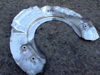 защитный кожух тормозного механизма BMW 5 серия F07/F10/F11 2012, 3.0 л., N55 B30 A, бензин, АКПП, хетчбэк 5 дв., 6775265