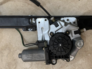 стеклоподъемник передний левый