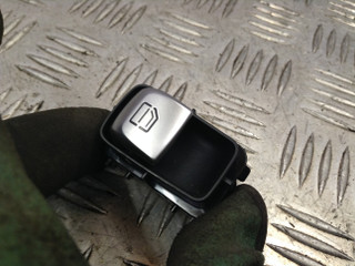 кнопка стеклоподъемника двери Mercedes-Benz E-Класс W213/S213/C238/A238 2016, 2.0 л., OM 654.920, дизель, АКПП, белый, седан, правый руль, 2229051904
