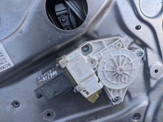 моторчик стеклоподъемника задний левый Mercedes-Benz C-Класс W204/S204 2008, 2.1 л., OM 646.811, дизель, МКПП, серебро, седан, A2048200642, 2048200642, 961111-100