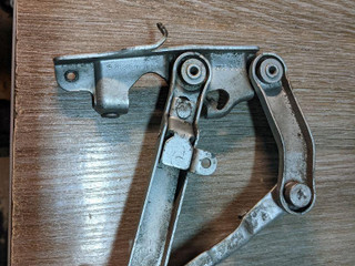 петля капота левая Mercedes-Benz E-Класс W211/S211 2004, 3.2 л., OM 648.961, дизель, АКПП, универсал, A2118800228, 2118800228