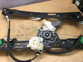 стеклоподъемник передний правый BMW 1 серия E82/E88 [2-й рестайлинг] 2011, 7067796