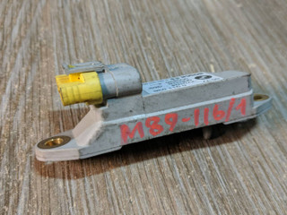 датчик удара передний левый