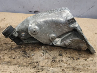 кронштейн двигателя BMW X5 E70 2007, 3.0 л., M57 306 D3, дизель, АКПП, 6772680