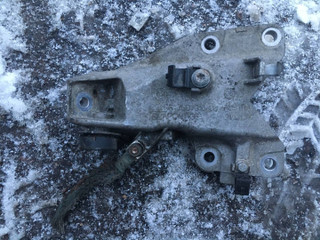 кронштейн двигателя BMW 3 серия E90/E91/E92/E93 2006, 2.5 л., бензин, АКПП, седан, 6760315