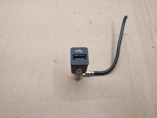 разъем AUX / USB BMW 7 серия F01/F02 F01 2011, 4.4 л., N63 B44 A, бензин, АКПП, черный, 9167196