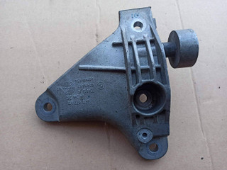 кронштейн двигателя BMW 5 серия F07/F10/F11 2011, 2.5 л., бензин, 6775911