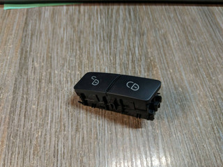 кнопка центрального замка Mercedes-Benz M-Класс W166 2012, 2.1 л., OM 651.960, дизель, АКПП, мокрый асфальт, внедорожник 5 дв., A2049058402, 2049058402