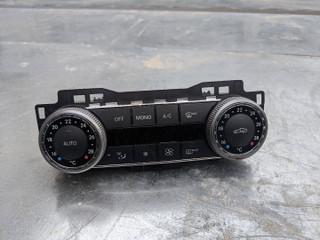 блок управления печки / климат-контроля Mercedes-Benz C-Класс W204/S204 W204 2009, 3.0 л., M 272.948, бензин, A2048300590