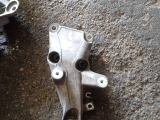 кронштейн двигателя