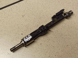форсунка BMW 5 серия F07/F10/F11 [рестайлинг] 2013, 2.0 л., N20 B20 B, бензин, 7597870, 0261500109