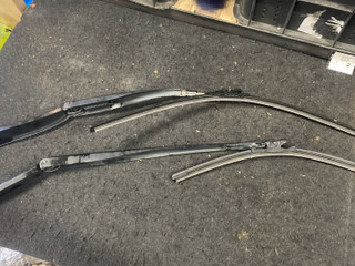 щеткодержатель (поводок стеклоочистителя, дворник) BMW 5 серия F07/F10/F11 F10 2010, 3.5 л., бензин
