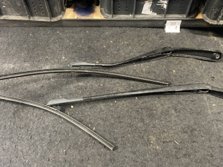 щеткодержатель (поводок стеклоочистителя, дворник) BMW 5 серия F07/F10/F11 2010, 3.5 л., бензин