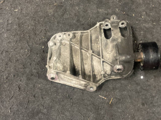 кронштейн компрессора кондиционера BMW 5 серия F07/F10/F11 F10 2010, 3.5 л., бензин