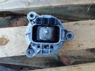 подушка крепления двигателя BMW 5 серия F07/F10/F11 2010, 3.0 л., 6777375