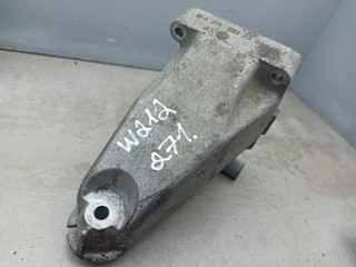 кронштейн двигателя Mercedes-Benz E-Класс W212/S212/C207/A207 2012, 1.8 л., M 271.820, бензин, A2712232304