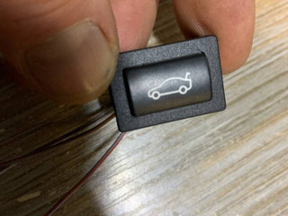 кнопка открытия багажника BMW 5 серия F07/F10/F11 2012, 4.4 л., N63 B44 A, бензин, АКПП, седан, 6921846