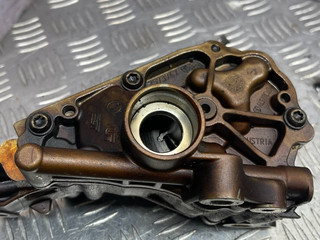 насос масляный BMW 5 серия F07/F10/F11 2010, 3.5 л., бензин, 7573747