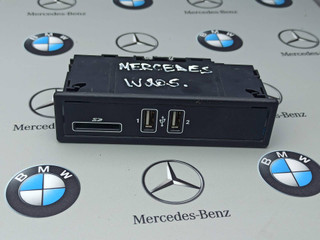 разъем AUX / USB Mercedes-Benz C-Класс W205/S205/C205 2017, A2058200226