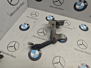 крепление ( кронштейн ) крыла BMW 5 серия G30/G31 2019, 7349617